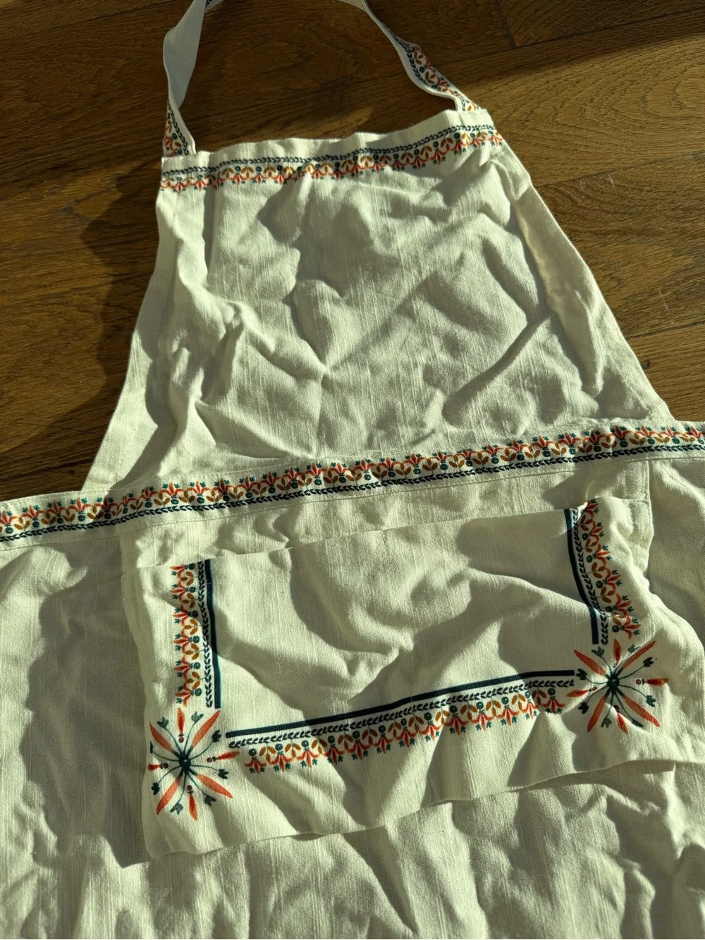 NWT Anthropologie Cotton Embroidered Cream Kitchen Apron with Front Pocket